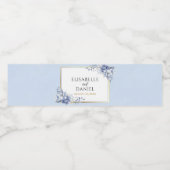 Elegante Dusty Poeder Blauw en Goud Bloemen Huweli Waterfles Etiket (Enkel label)