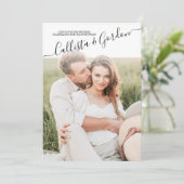 Elegante Eenvoudige Geschreven Fotocollage Wedding Kaart (Staand voorkant)