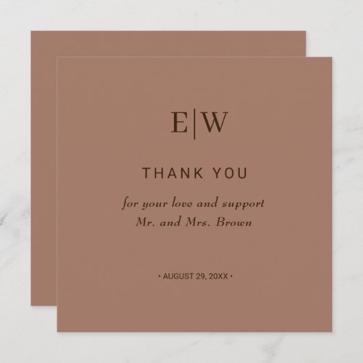 Elegante Eenvoudige Mocha Mousse met Monogram Huwe Bedankkaart (Voorkant / Achterkant)