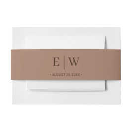 Elegante Eenvoudige Mocha Mousse met Monogram Huwe Uitnodigingen Wikkel