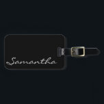 Elegante eenvoudige moderne chique trendy monogram bagagelabel<br><div class="desc">Dit verbluffende,  geavanceerde ontwerp is voorzien van jouw naam,  of elke aangepaste tekst,  in een licht staalgrijs op een effen zwarte achtergrond.</div>