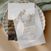 Elegante eenvoudige monogram overlay bruiloft vellum uitnodigingen