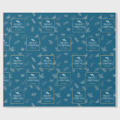 Elegante eenvoudige witte winterbladeren blauw cadeaupapier (Vlak)