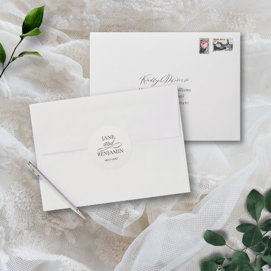 Elegante eenvoudige zwart-witte bruiloft envelop ronde sticker