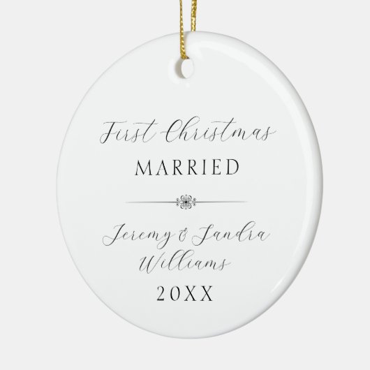 Elegante eerste kerst getrouwd Custom White Keramisch Ornament (Links)
