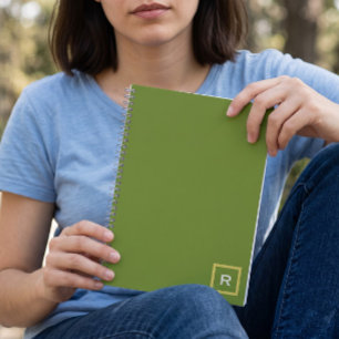 Elegante effen kleur met initiaal in bosgroen notitieboek
