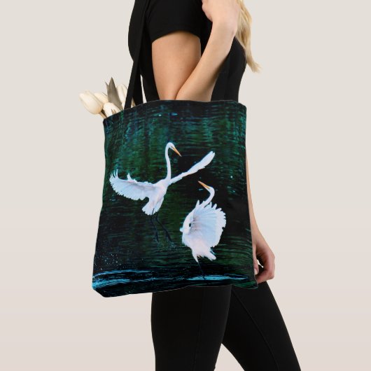 Elegante Egrets in Dance Tote Bag (Dichtbij)
