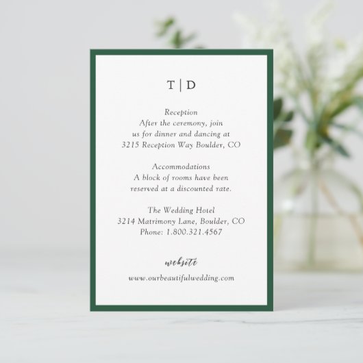 Elegante Emerald Green Monogram Moderne bruiloft Informatiekaartje (Staand voorkant)