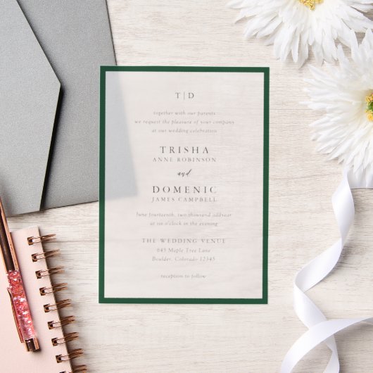 Elegante Emerald Green Monogram Moderne bruiloft Vellum Uitnodigingen (Huwelijk)