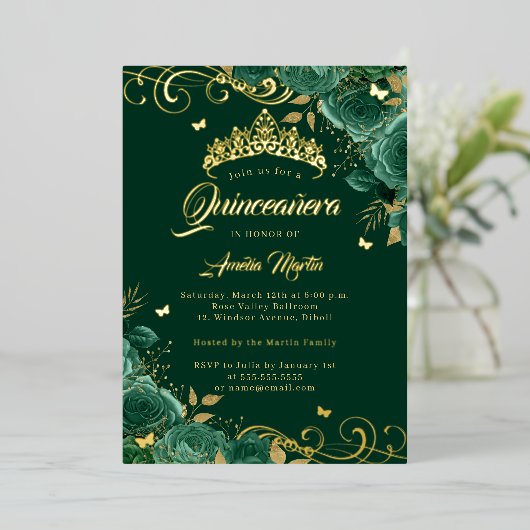 Elegante Emerald Roos Swirl Gold Quinceanera Folie Uitnodiging (Staand Voorkant)