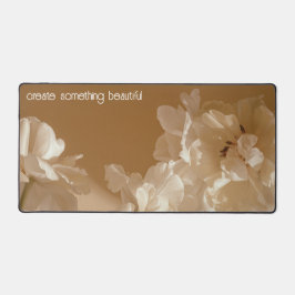 Elegante en dromerige bloemenaesthetic (aangepaste bureaumat