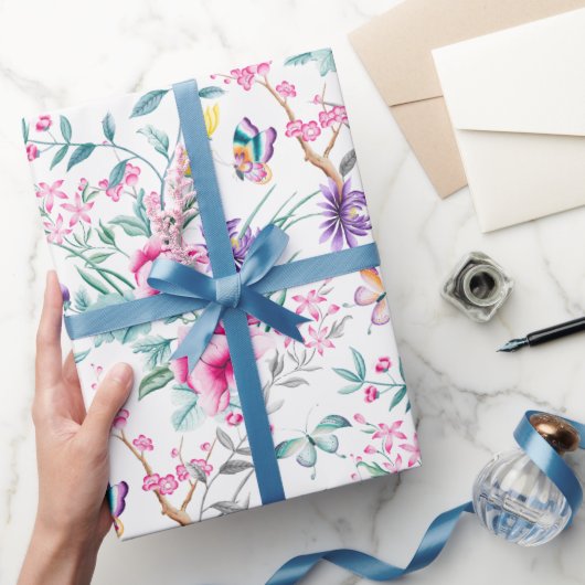 Elegante en Kleurrijke Bloemen & Vlinders Cadeaupapier (Geschenken)