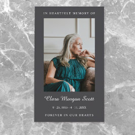 Elegante en minimalistische foto van een rouwgebed visitekaartje