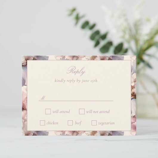 Elegante en moderne Blush en Mauve Bloem Bruiloft RSVP Kaartje (Staand voorkant)