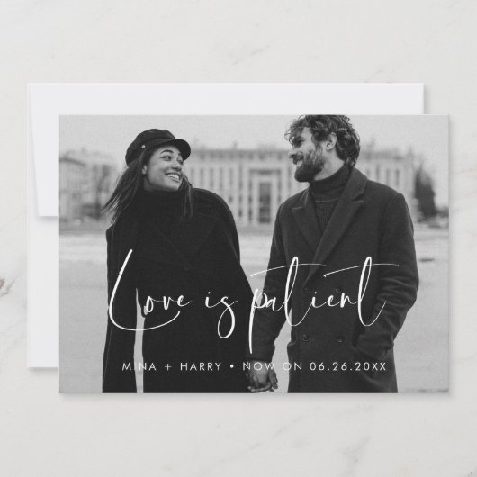 Elegante en moderne Love is patient huwelijksupdat Aankondiging (Voorkant)