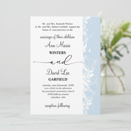 Elegante en moderne witte bloemen script bruiloft kaart (Staand voorkant)
