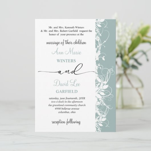 Elegante en moderne witte bloemen script bruiloft kaart (Staand voorkant)