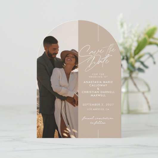 Elegante en neutrale boog Save The Date Kaart (Staand voorkant)