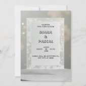 Elegante en stijlvolle uitnodiging, op een grijze  kaart (Voorkant)