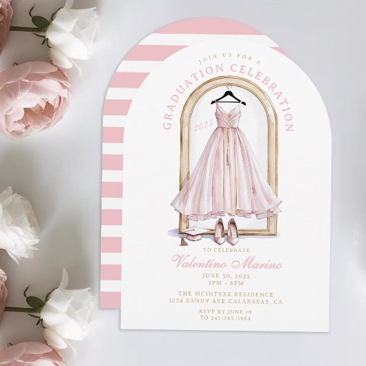 Elegante en Whimsical Roze Jurk Afstuderen Kaart