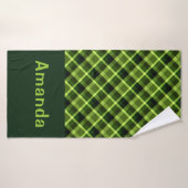 Elegante erwtengroene geplakte monogram badhanddoe badhanddoek (Badhanddoek)