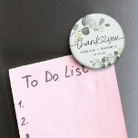 Elegante Eucalyptus Dankjewel Trouwdag Magneet<br><div class="desc">Stoffig lichtgroen met waterverf eucalyptusbladeren magneet met dankjewel met hart verbinding en naam en datum. Perfect idee voor trouwcadeaus of geschenken voor gasten voor elke gelegenheid.</div>