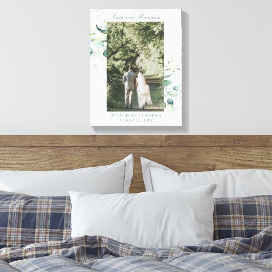 Elegante Eucalyptus Groene Huwelijksfoto Canvas Afdruk (Insitu (Slaapkamer))