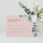 Elegante eucalyptus witte bloemen chique bruiloft RSVP kaartje (Staand voorkant)