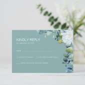 Elegante eucalyptus witte bloemen chique bruiloft RSVP kaartje (Staand voorkant)