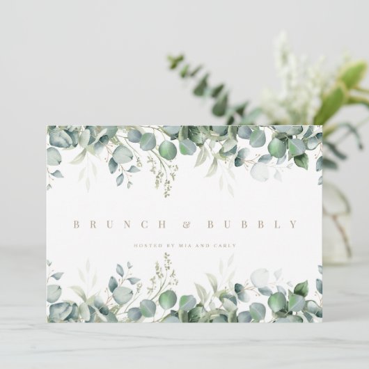 Elegante Eucalyptus Witte Bruidsdouche uitnodiging (Staand voorkant)