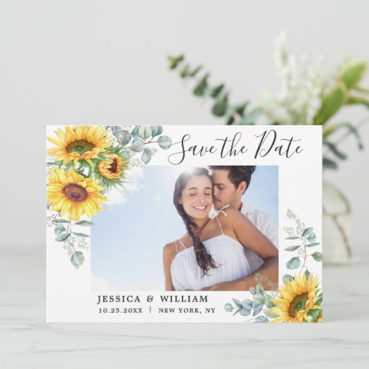 Elegante Eucalyptus Zonnebloem Bloemen Bruiloft Sa Save The Date (Staand voorkant)