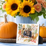 Elegante Familie Thanksgiving Fall Bladeren Foto Fotoplaat<br><div class="desc">Deze prachtige Thanksgiving familie foto plaquette is voorzien van uw favoriete herfst foto omringd door prachtige waterverf herfstbladeren. Personaliseer deze afbeelding cadeau met uw herfst zegeningen of vakantie bericht in het sinaasappel onder het herfstontwerp.</div>