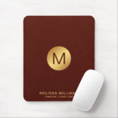 Elegante Faux Red Leather & Gold Monogram Naam Muismat (Met muis)