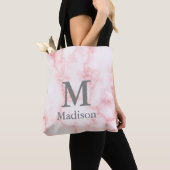 Elegante Faux Roze Marmeren Naam Monogram Sjabloon Tote Bag (Dichtbij)
