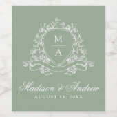 Elegante Floral Crest Monogram Sage Green Wedding Wijn Etiket (Enkel label)