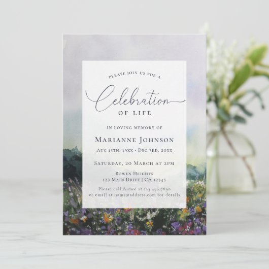 Elegante Floral Field Viering van het Leven Kaart (Staand voorkant)