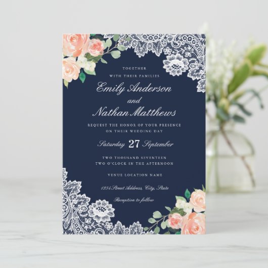 Elegante Floral Lace Navy Peach bruiloft uitnodigi Kaart (Staand voorkant)