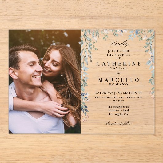 Elegante Floral Wildflowers Fotobruiloft Acryl Uitnodigingen (Voorkant)