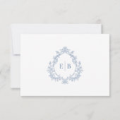 Elegante formele stoffige blauwe kam monogram Logo RSVP Kaartje (Achterkant)