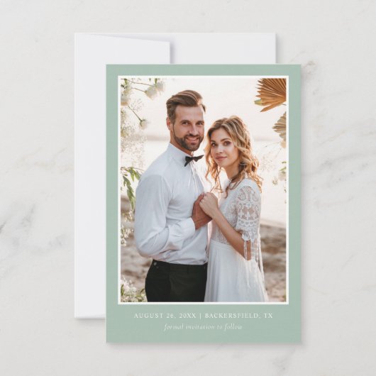 Elegante foto Eucalyptus gebladerte bruiloft Save The Date (Achterkant)