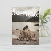 Elegante foto – gesplitste lay-out met modern scri save the date (Staand voorkant)