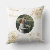 Elegante foto Goud Wit Bloemen Monogram Bruiloft Kussen (Achterkant)