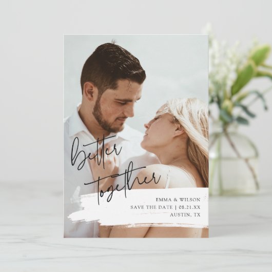 Elegante Foto Huwelijk met Verfstreek Save The Date (Staand voorkant)