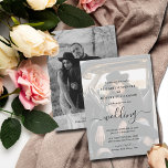 Elegante foto-huwelijksuitnodiging kaart<br><div class="desc">Voeg je favoriete foto's toe aan beide zijden van deze huwelijksuitnodigingen met je details in chic lettertype. Voeg de informatie van je huwelijkswebsite toe aan de achterkant om een alles-in-één huwelijksuitnodiging te maken die gasten kunnen bezoeken om RSVP te doen. OVEREEENKOMSTIGE items in onze winkel.</div>