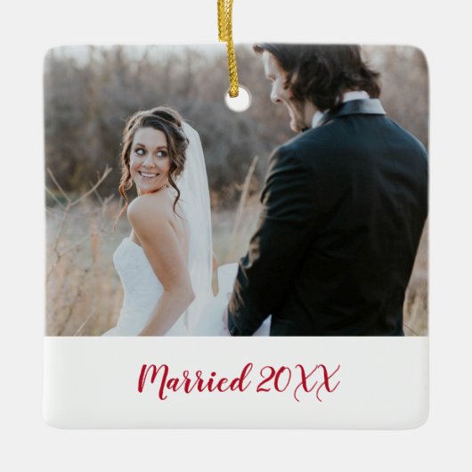 Elegante foto Modern Eerste Kerstmis Getrouwd Keramisch Ornament (Voorkant)