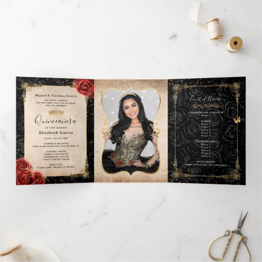 Elegante foto Rood Rose Zwart en Goud Quinceanera Drieluik Uitnodiging (Binnen)