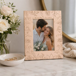 Elegante foto van koppel met aangepaste naam gegraveerde lijstjes