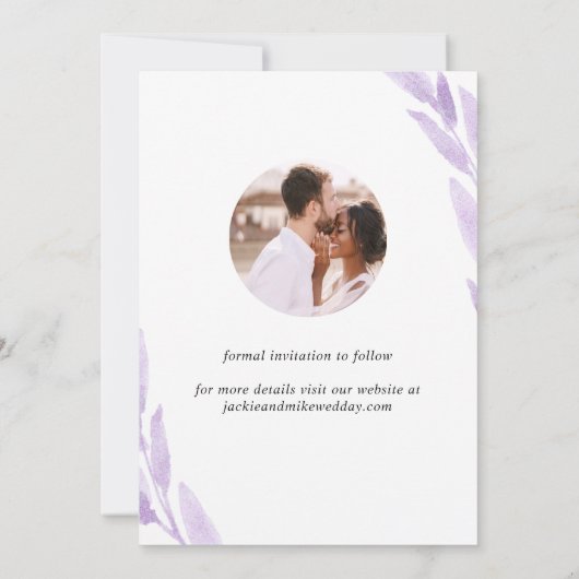 Elegante fotoboog en Paarse bladeren bruiloft Save The Date (Achterkant)