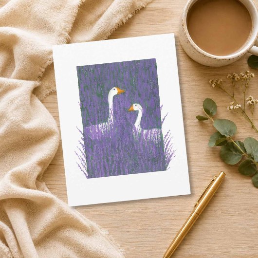 Elegante gans in een lavendeltuin kunstansichtkaar briefkaart