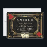 Elegante Gatsby Casino Royale Vegas Poker Huwelijk Save The Date<br><div class="desc">Elegant Casino Royale en Great Gatsby thema kaartontwerp. Het bevat vintage art deco stijl, een Roaring 1920's old Hollywood frame met speelkaarten symbolen (simuleren speelkaarten). Aan de achterkant nep goud Art Deco patroon, initialen en speelkaarten symbolen. Gebruik de Personaliseer tool om uw informatie toe te voegen. Bezoek voor meer mijn...</div>